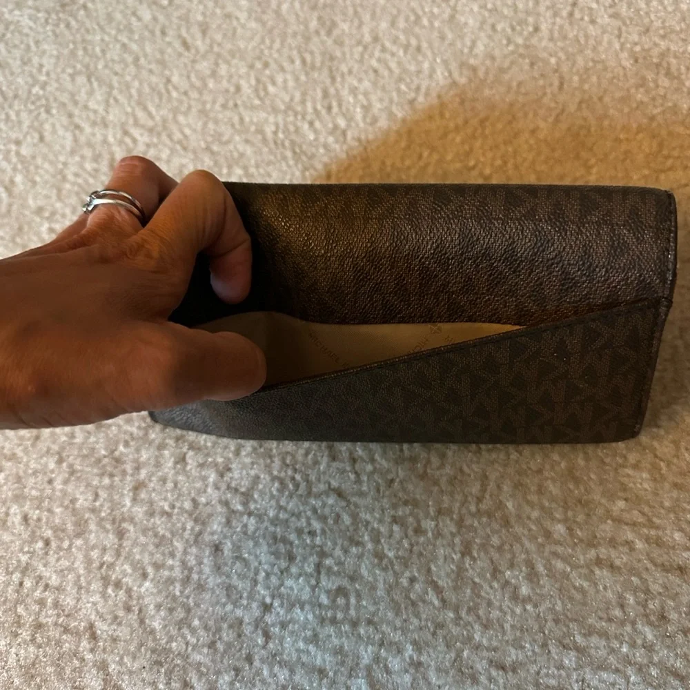 Michael Kors Fulton Carryall Wallet - Picture 10 of 11